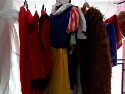 portant contenant costumes adultes