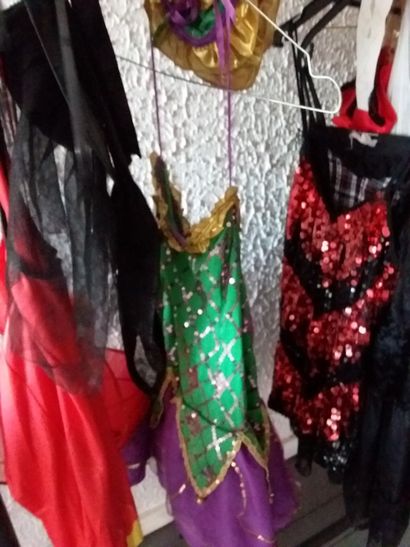 portant costumes enfant