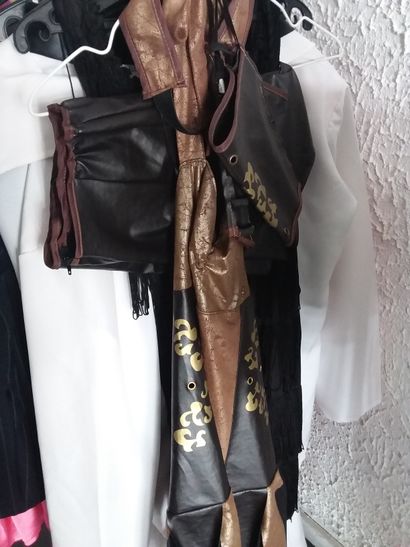 portant costumes femme