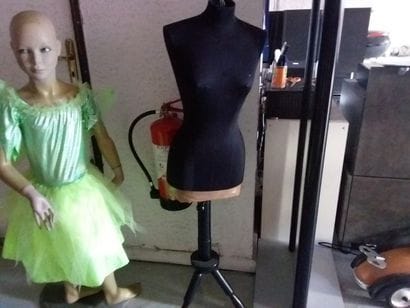 2 mannequins et miroirs