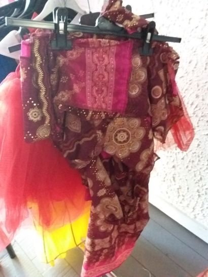 portant costumes enfant