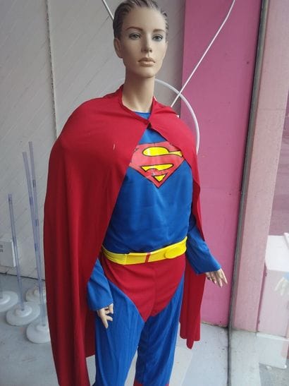 3 costumes 
superman
Obélix
casa de pape...