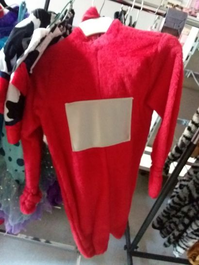 portant 12 costumes
3 pois
magicien
mille...