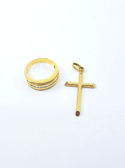 BAGUE en or jaune 750° ornée de diamants...