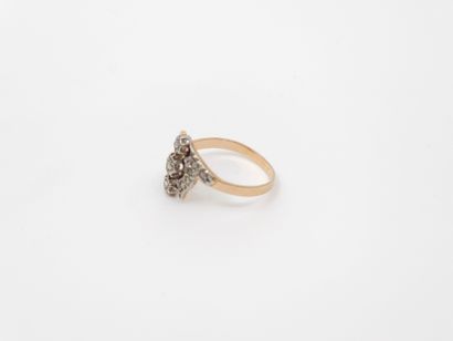 BAGUE en or deux tons 750° ornée de roses
Poids...
