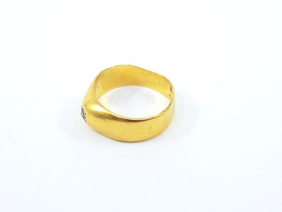 Yellow gold ring 750° with an old cut diamond...