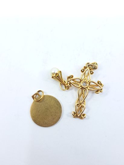LOT of gold 750 ° including : 
Medal in yellow...