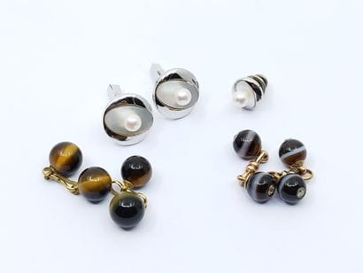 Pair of 14kt yellow gold agate cufflinks...