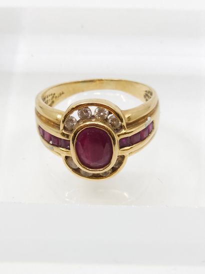 BAGUE en or jaune 750° ornée de rubis dans...