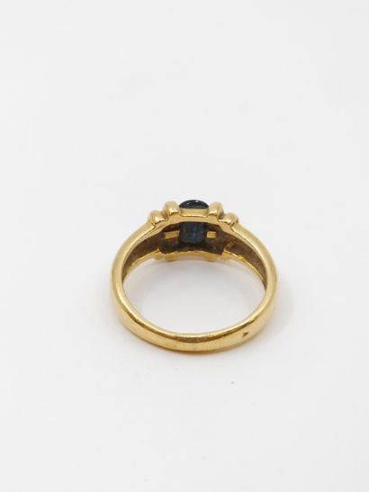 Yellow gold ring 750° with a sapphire in...