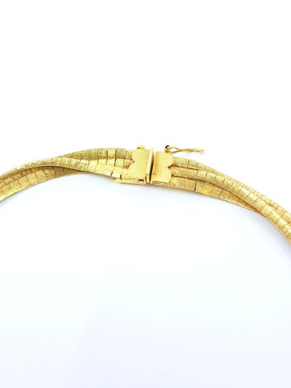 ITALIAN WORK
Three rows of gold necklace...