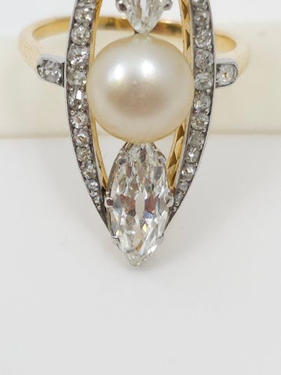 RING in two-tone 750° gold, set with a pearl,...