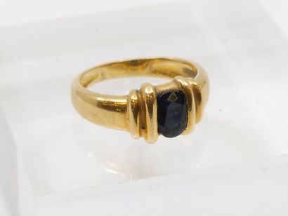 Yellow gold ring 750° with a sapphire in...
