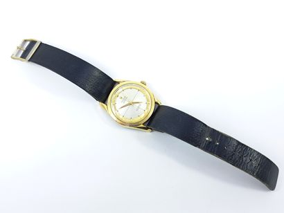 UNIVERSAL GENEVA polerouter
Round gold metal...