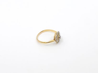 Daisy ring in yellow gold 750° set with roses...