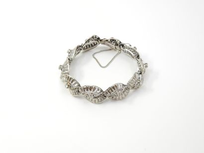 TRAVAIL ETRANGER 
BRACELET en or 14 kt ornée...