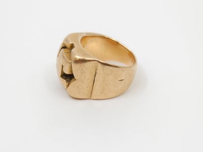 BAGUE chevalière en or jaune 750° monogrammée...