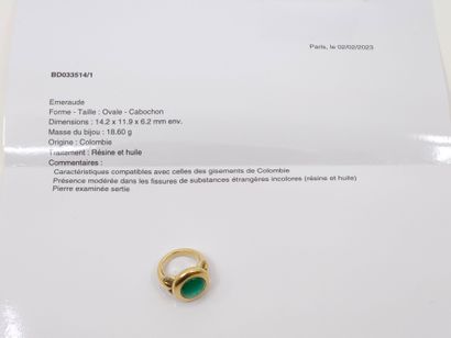 Yellow gold ring 750 decorated with a cabochon...