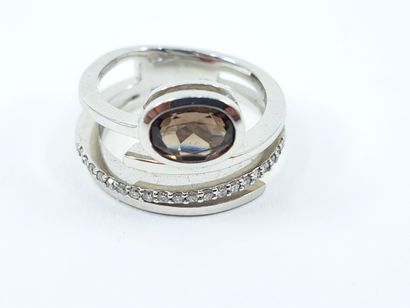 NEW RING in white gold 750° set with a smoky...