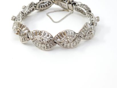 TRAVAIL ETRANGER 
BRACELET en or 14 kt ornée...