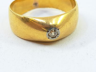 Yellow gold ring 750° with an old cut diamond...