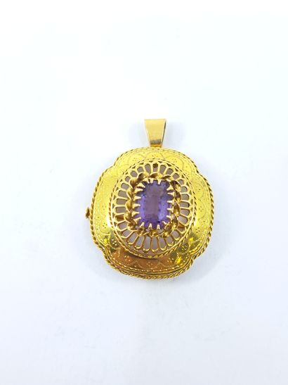 PENDANT in yellow gold 750 ° decorated in...