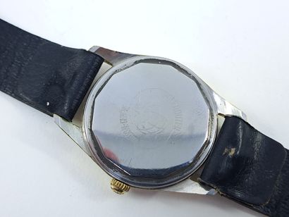 UNIVERSAL GENEVA polerouter
Round gold metal...