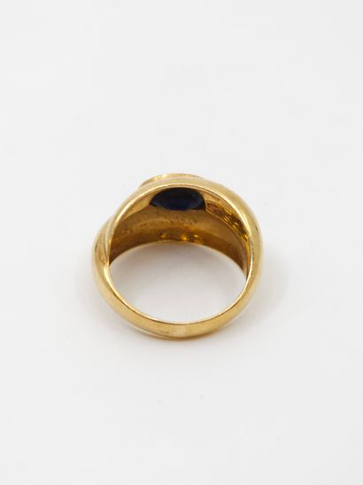 Yellow gold ring 750° with a sapphire in...