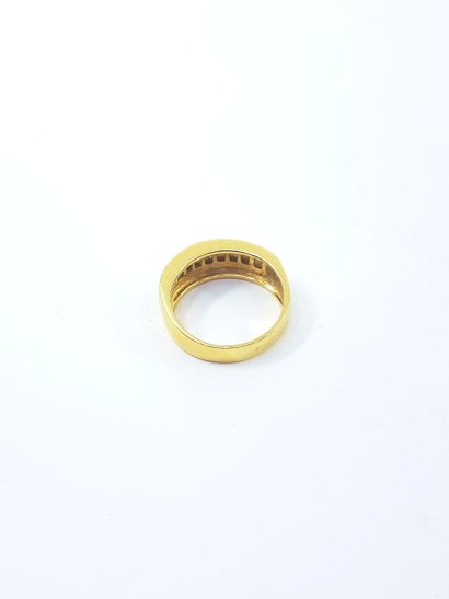 BAGUE en or jaune 750° ornée de diamants...