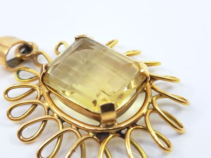 Yellow gold pendant 750 decorated with a...
