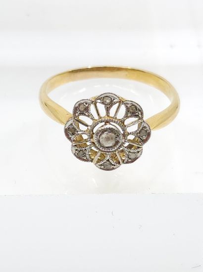 Daisy ring in yellow gold 750° set with roses...