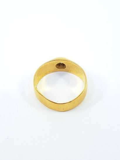 Yellow gold ring 750° with an old cut diamond...