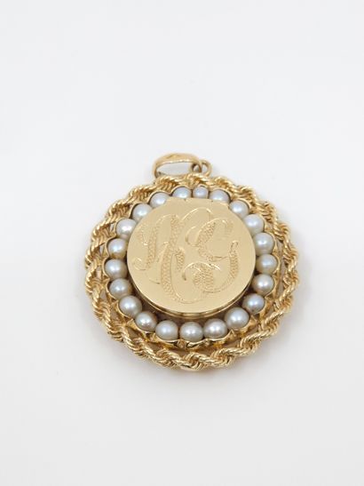 PENDENTIF porte souvenir en or jaune 585°...