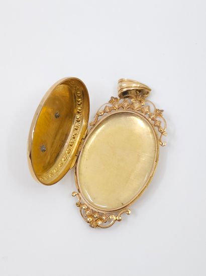 pendant with pearls in yellow gold 750 
with...