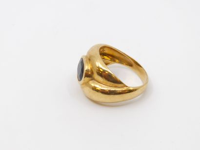 Yellow gold ring 750° with a sapphire in...