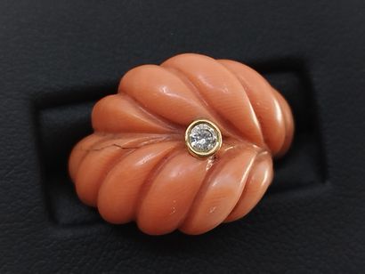 RING in yellow gold 750°, set with an angel...