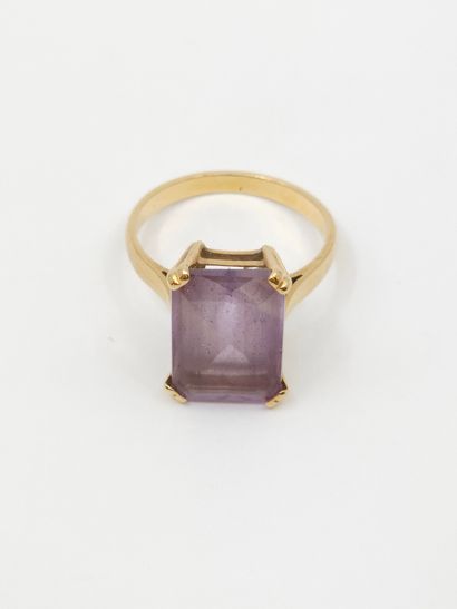 Yellow gold ring 750° decorated with a rectangular...