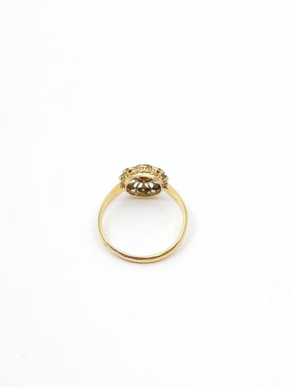 Daisy ring in yellow gold 750° set with roses...