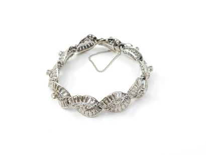 TRAVAIL ETRANGER 
BRACELET en or 14 kt ornée...