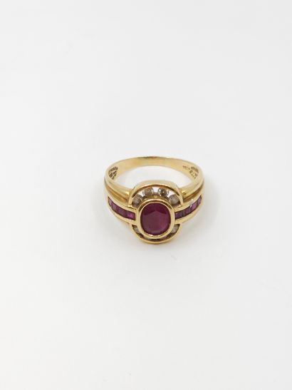 BAGUE en or jaune 750° ornée de rubis dans...