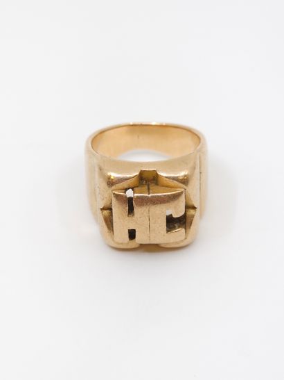 BAGUE chevalière en or jaune 750° monogrammée...