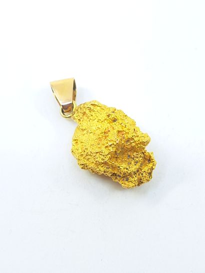 PENDENTIF PEPITE probablement en or 917°...