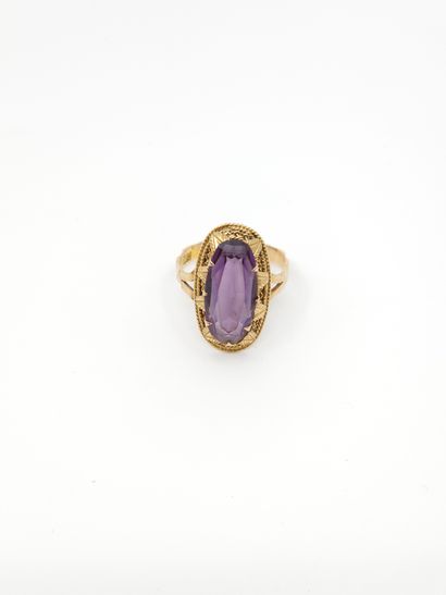 BAGUE en or jaune 750° ornée d'une alexandrite...
