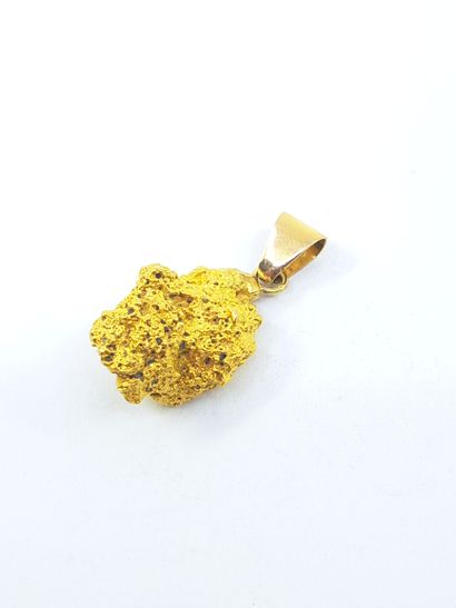 PENDENTIF PEPITE probablement en or 917°...