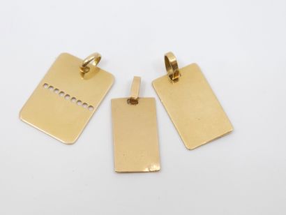 LOT of three pendants in yellow gold 750...