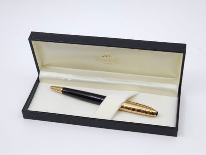 KORLOFF Paris
Stylo en à bille en métal doré...