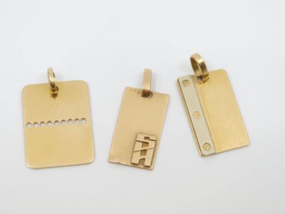 LOT of three pendants in yellow gold 750...