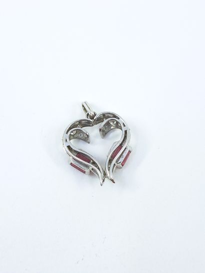 White gold pendant set with diamonds and...