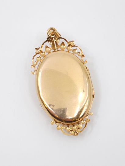 pendant with pearls in yellow gold 750 
with...