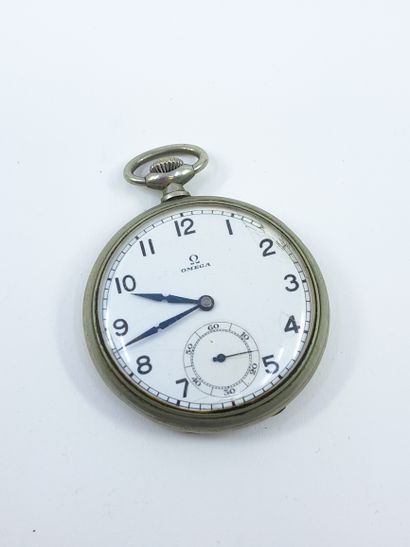 OMEGA
Silvered metal pocket watch, white...